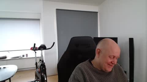 thomash32 online show from February 26, 8:26 am