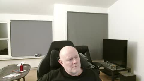 thomash32 online show from October 31, 10:57 pm