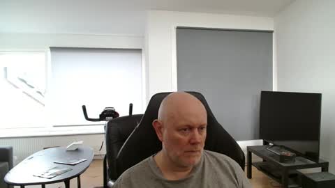 Snapshot of thomash32 chatting on October 12, 9:03 am thomash32 online show from October 12, 9:03 am