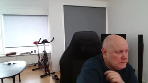 thomash32 online show from February 6, 12:13 pm