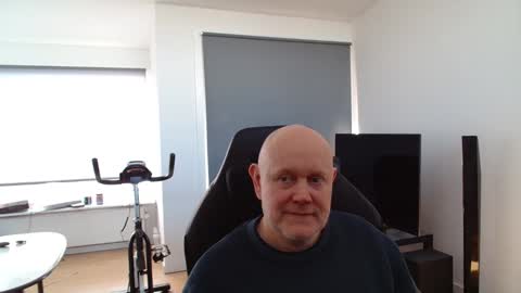 thomash32 online show from February 15, 1:41 pm