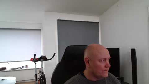 thomash32 online show from February 27, 2:39 pm