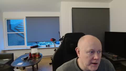 thomash32 online show from December 22, 2:58 pm