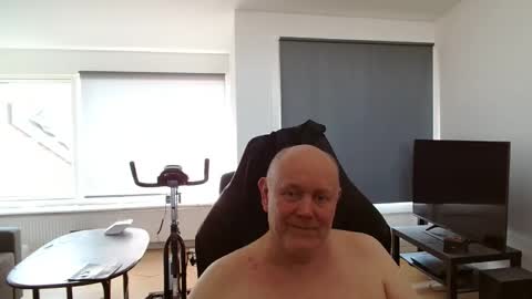 Snapshot of thomash32 chatting on October 2, 12:31 pm thomash32 online show from October 2, 12:31 pm