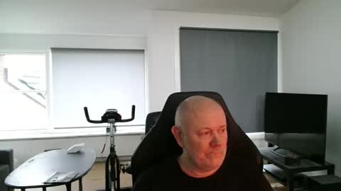 Snapshot of thomash32 chatting on October 8, 6:07 am thomash32 online show from October 8, 6:07 am
