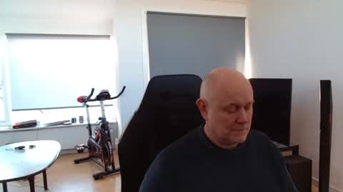 thomash32 online show from February 3, 2:00 pm