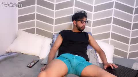 thomass10183 online show from February 24, 3:40 am