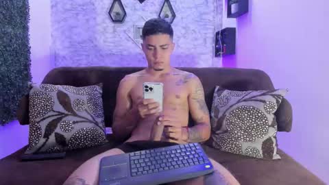 Snapshot of thomass_conor chatting on September 18, 12:07 pm thomass_conor online show from September 18, 12:07 pm