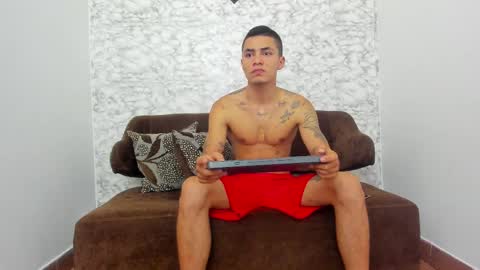 Snapshot of thomass_conor chatting on January 31, 12:29 pm thomass_conor online show from January 31, 12:29 pm
