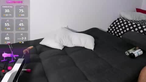 Snapshot of thomass_royy chatting on October 12, 2:27 am thomass royy online show from October 12, 2:27 am