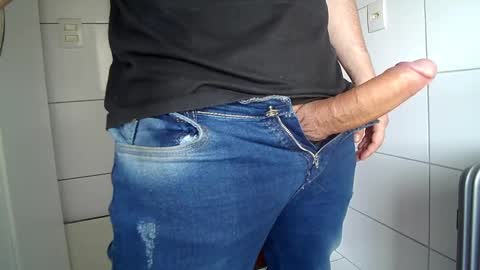 Snapshot of thomaz__ chatting on September 24, 7:23 pm thomaz__ online show from September 24, 7:23 pm