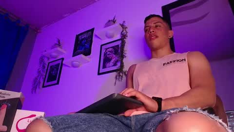 Thoms Every online show from December 10, 3:08 am