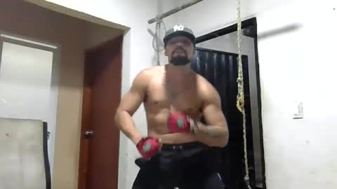 Snapshot of thonybeiio chatting on October 16, 11:24 pm thonybeiio online show from October 16, 11:24 pm