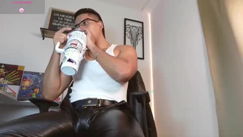 Snapshot of thonydupont chatting on October 15, 9:44 pm thonydupont online show from October 15, 9:44 pm