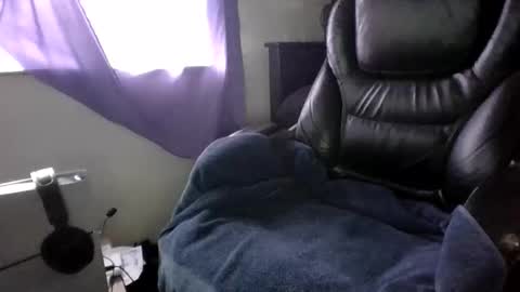 thssguy32 online show from November 14, 9:05 pm