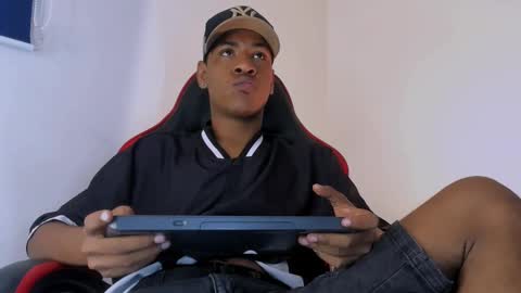 tiago_xxx_ online show from October 22, 9:40 pm