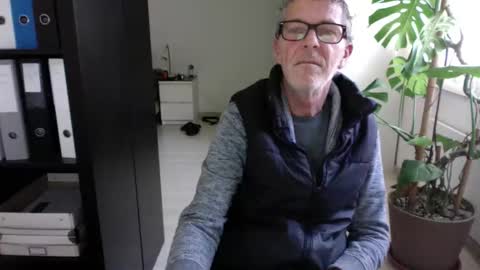 tiburzio online show from November 8, 2:31 pm