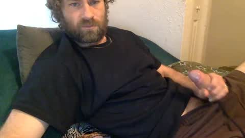 Snapshot of tigerzaddy chatting on December 21, 2:37 pm tigerzaddy online show from December 21, 2:37 pm