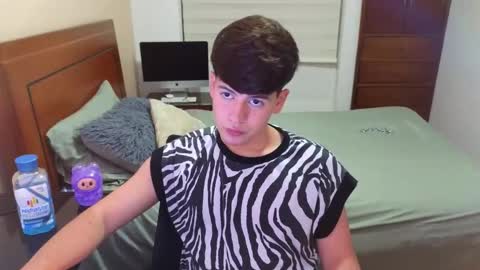 Snapshot of tightncuteass chatting on October 3, 12:48 am Camilo online show from October 3, 12:48 am