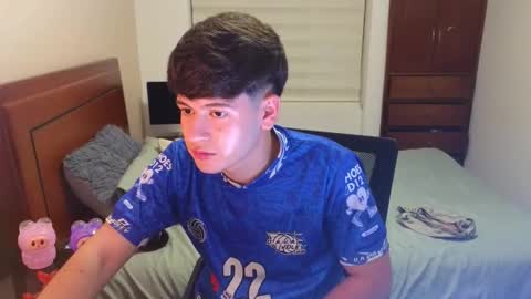 Snapshot of tightncuteass chatting on September 29, 1:04 am Camilo online show from September 29, 1:04 am