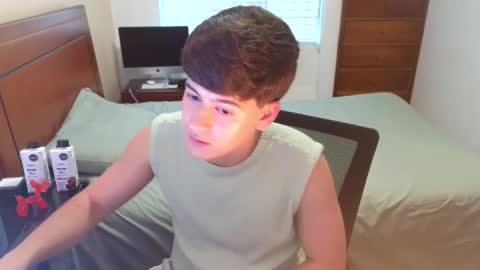 Snapshot of tightncuteass chatting on September 20, 10:32 pm Camilo online show from September 20, 10:32 pm