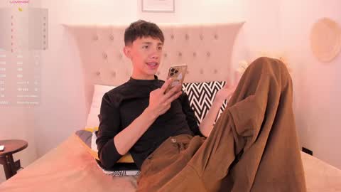 Snapshot of timothy_ross chatting on December 10, 8:38 pm Timothy 21 years old online show from December 10, 8:38 pm