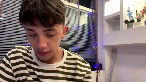 Snapshot of timothy_ross chatting on December 7, 4:53 am Timothy 21 years old online show from December 7, 4:53 am