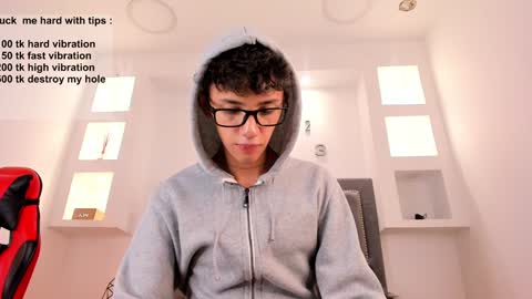 Snapshot of timothy_ross chatting on December 10, 7:37 am Timothy 21 years old online show from December 10, 7:37 am
