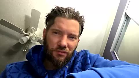 tinyguynicecock online show from April 18, 9:33 am