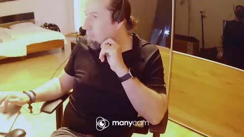 Snapshot of tirolerboy27 chatting on October 30, 8:16 am Tirolerboy27 online show from October 30, 8:16 am