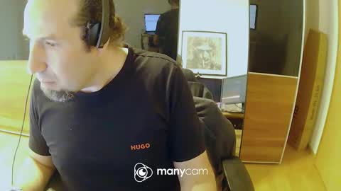 Snapshot of tirolerboy27 chatting on October 9, 12:21 pm Tirolerboy27 online show from October 9, 12:21 pm