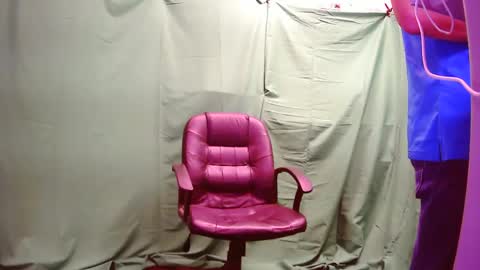 Snapshot of tmosmun chatting on October 21, 12:14 am Tim online show from October 21, 12:14 am