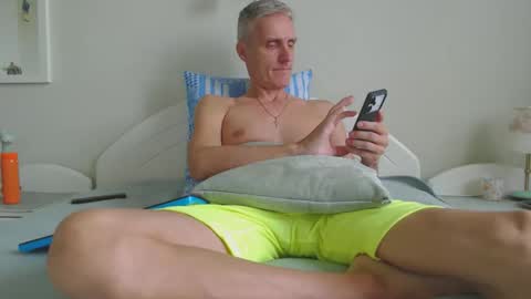 Daniel Bisexual uncut 20cm online show from September 13, 5:52 am
