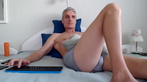 Snapshot of toffmen chatting on October 18, 2:55 pm Daniel Bisexual uncut 20cm online show from October 18, 2:55 pm