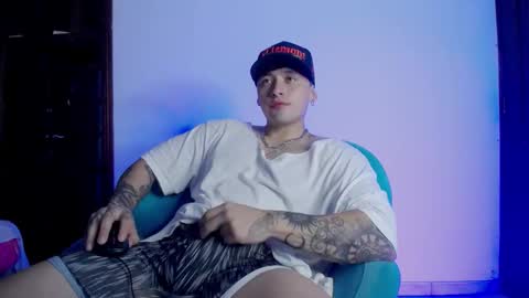 tojiheria online show from December 4, 9:11 pm