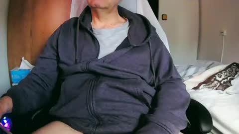 Snapshot of tolon408472 chatting on March 12, 6:51 am tolon408472 online show from March 12, 6:51 am