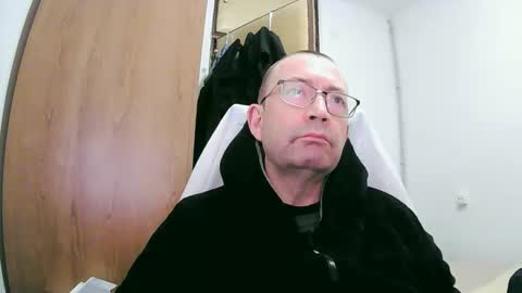 Snapshot of tolon408472 chatting on January 18, 1:23 am tolon408472 online show from January 18, 1:23 am