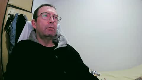 Snapshot of tolon408472 chatting on January 4, 10:45 pm tolon408472 online show from January 4, 10:45 pm
