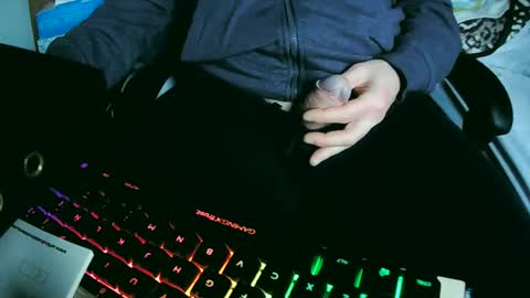 Snapshot of tolon408472 chatting on March 7, 7:41 am tolon408472 online show from March 7, 7:41 am