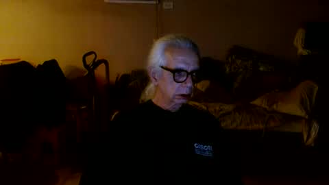 Snapshot of tom112292014 chatting on October 13, 3:45 am tom112292014 online show from October 13, 3:45 am