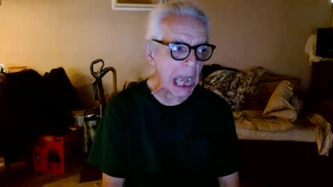 Snapshot of tom112292014 chatting on October 5, 1:15 pm tom112292014 online show from October 5, 1:15 pm