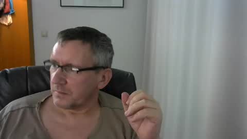 Tom online show from September 23, 7:24 pm