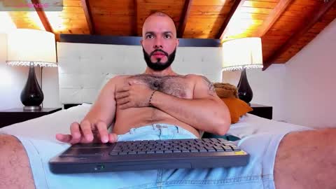 Snapshot of tom_bailey_ chatting on October 18, 2:00 pm online show from October 18, 2:00 pm