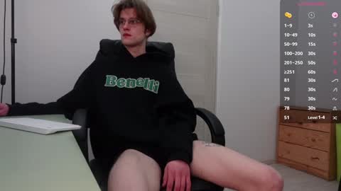 Snapshot of tom_chance chatting on January 26, 10:46 pm tom online show from January 26, 10:46 pm