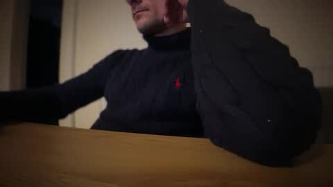 Snapshot of tom_ford93 chatting on October 10, 5:07 pm tom_ford93 online show from October 10, 5:07 pm