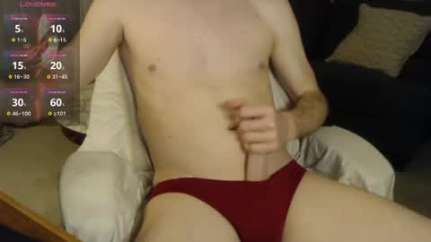 Snapshot of tom_hardly_ chatting on February 8, 11:35 pm Tom online show from February 8, 11:35 pm