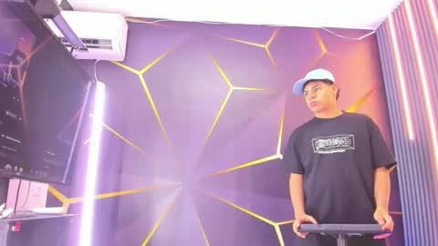 tom_hot20 online show from November 30, 7:27 pm