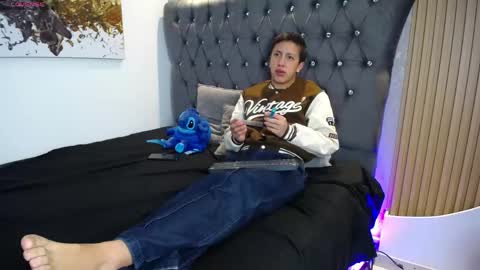 Tom online show from April 29, 8:59 pm