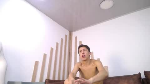 Tom online show from May 5, 8:42 pm