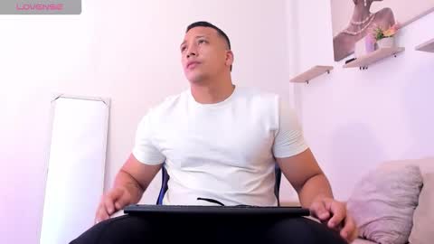 Tom muscle1 online show from October 21, 11:57 am